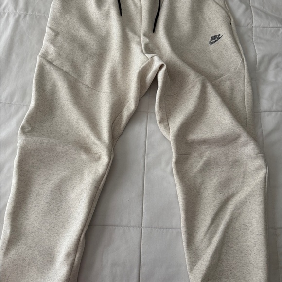 Nike Tech Suit-Cream Hoodie and Joggers Set- XL - Picture 3 of 6